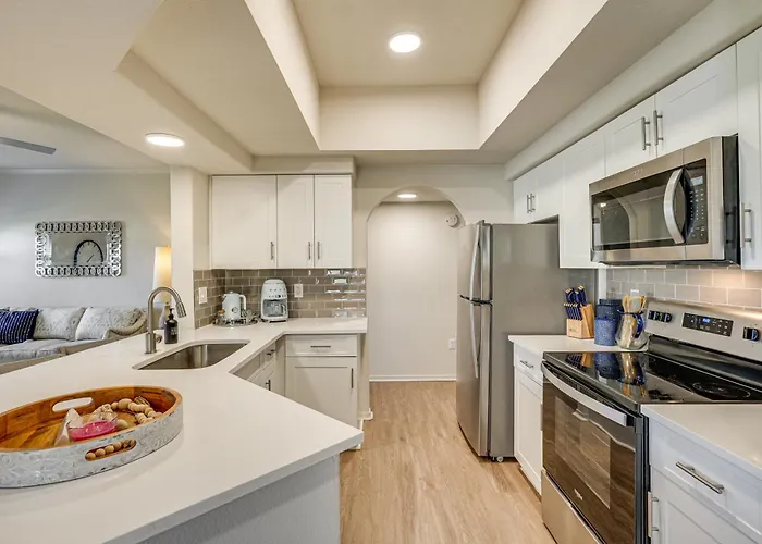 Holiday home Patio + Community Perks: Stylish Escape