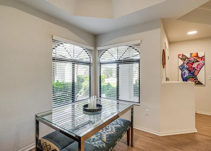 Holiday home Patio + Community Perks: Stylish Escape *