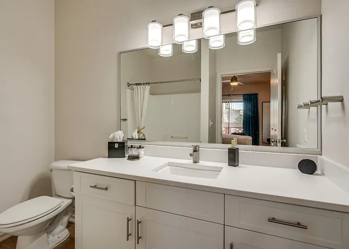 Patio + Community Perks: Stylish Escape Holiday home Scottsdale