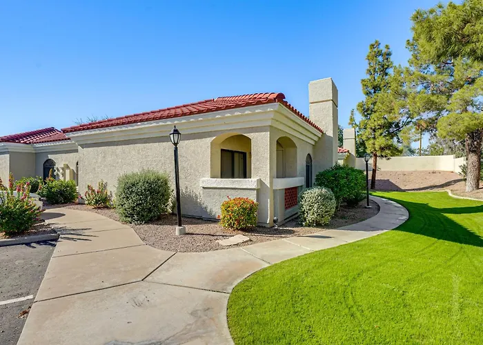 Holiday home Patio + Community Perks: Stylish Escape *