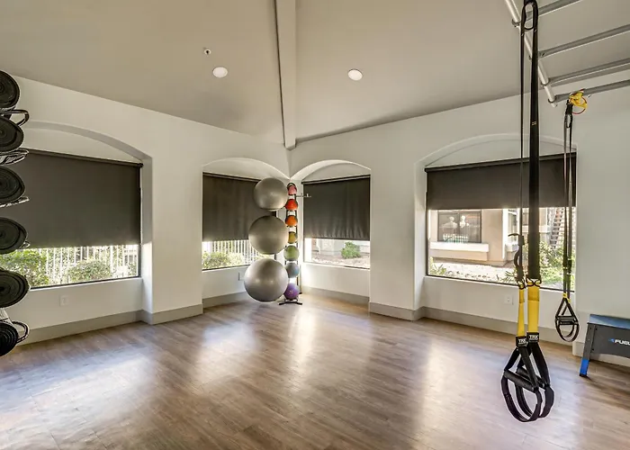 Holiday home Patio + Community Perks: Stylish Escape *