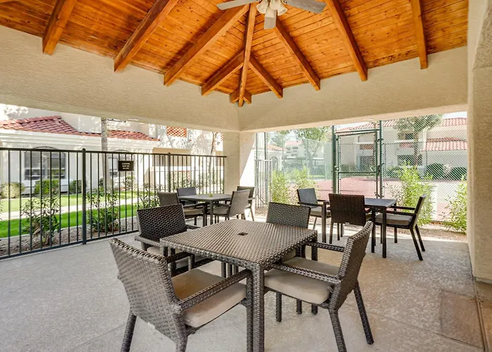 Patio + Community Perks: Stylish Escape Holiday home *